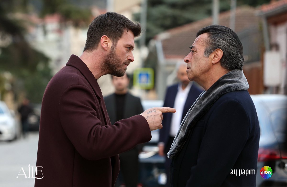 KbAskbitti's tweet photo. Más fotos #Aile #AsDen #KivançTatlıtuğ #SerenaySarıkaya https://t.co/S0rULhY15I