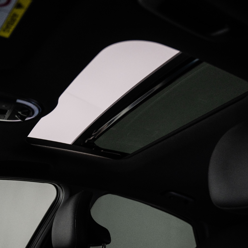Hyundai_UK's tweet photo. Upgrade your drive thanks to #IONIQ6's Heads Up Display and Electric Sunroof. #ElectrifiedStreamliner #AwakenYourWorld