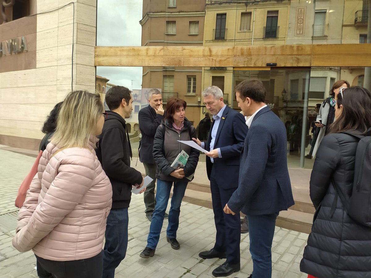 javigx2's tweet photo. @AjCaldesMontbui @educaciocat @JosepGCambray Gràcies @JosepGCambray i @educaciocat  per acceptar les nostres cartes reivindicatives, on es parla d'escola inclusiva, tancament de línies d'escola pública, segregació i manca de professorat. Esperarem la resposta a les cartes! @SSTTMVO @AjCaldesMontbui @ampamontbui https://t.co/iH7jbaobuW