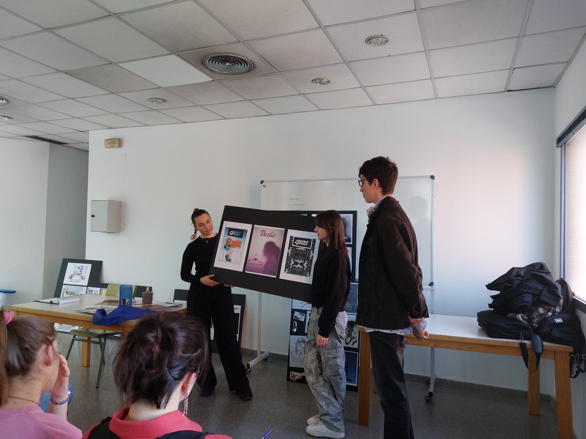 salesianosatoch's tweet photo. Los alumnos del CFGS de Diseño presentan la familia de Artes Gráficas en las jornadas CIDAJ de Coslada https://t.co/pfuTwfz1V2