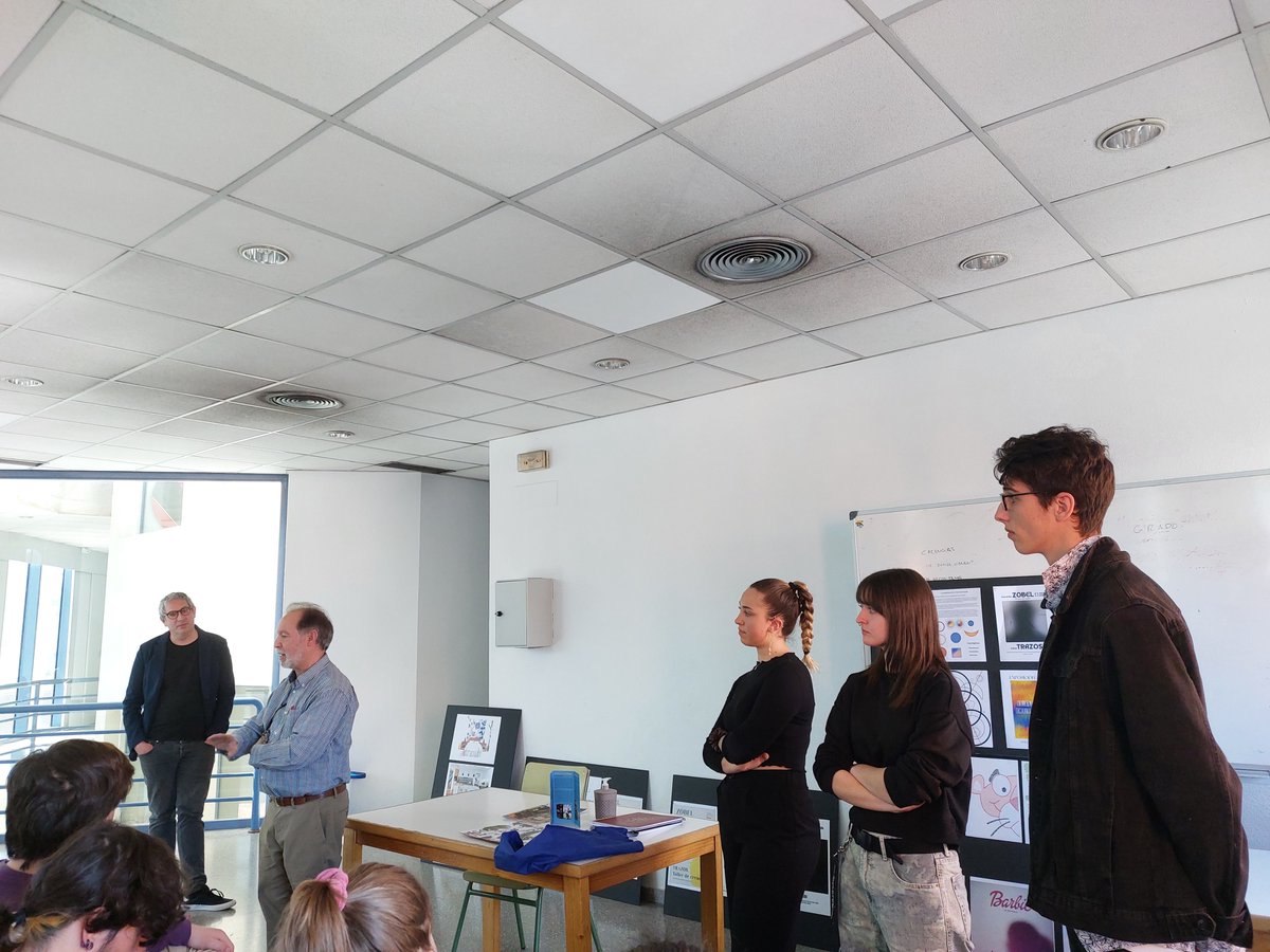 salesianosatoch's tweet photo. Los alumnos del CFGS de Diseño presentan la familia de Artes Gráficas en las jornadas CIDAJ de Coslada https://t.co/pfuTwfz1V2