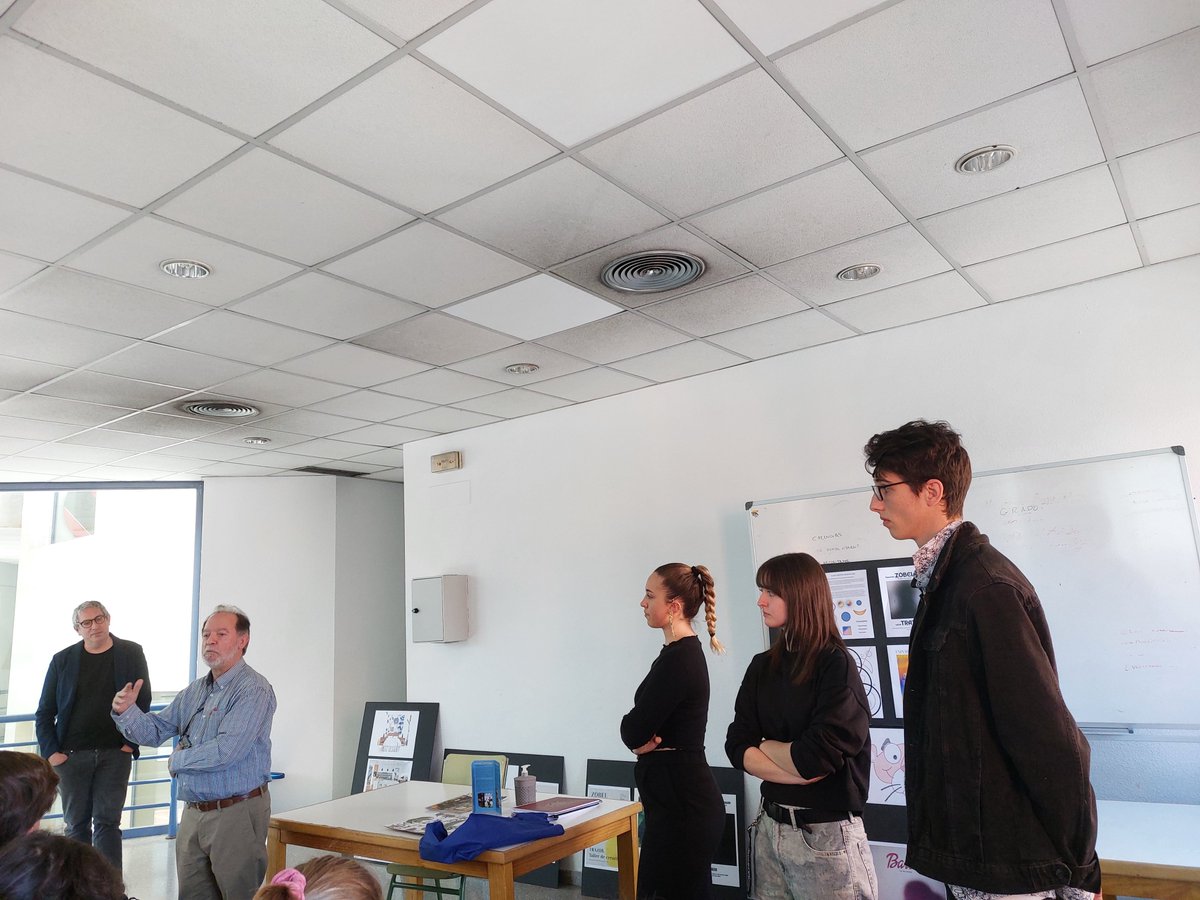 salesianosatoch's tweet photo. Los alumnos del CFGS de Diseño presentan la familia de Artes Gráficas en las jornadas CIDAJ de Coslada https://t.co/pfuTwfz1V2