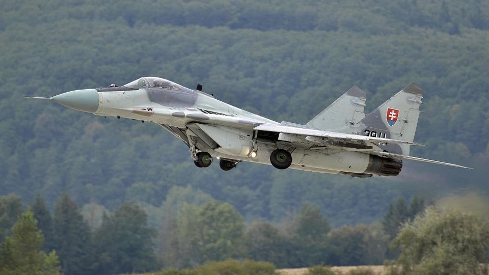 Almost a year ago, 🇸🇰 was a first country to donate air-def. system (S-300) to #Ukraine. Today, 🇸🇰 govt. approved sending 13 MiG-29 fighter #jets (+ additional air-def. assets), being among first to provide this critical capability for 🇺🇦 to defend herself against 🇷🇺 aggression.