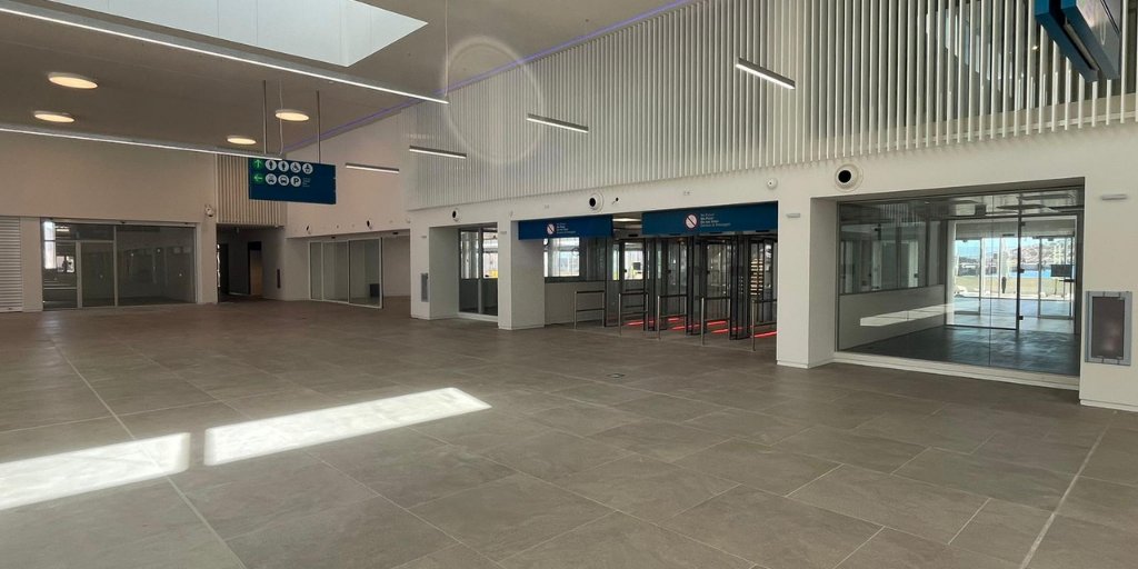 ofimatic_grup's tweet photo. Nuevo proyecto de la estación marítima en Eivissa. Esta obra ha sido realizada con mampara de mono vidrio OF-ST-100, puertas con vidrio securit OF-ST-410 y puerta OF-ST-415 doble enmarcada.
#teamofimatic#mamparas #partitionwall #terminal #securit #coordination #Eivissa https://t.co/wyLt3SdI2S