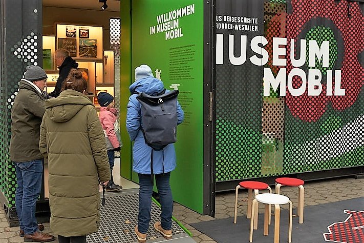 hdg_nrw's tweet photo. 🔜Noch eine Woche, dann rollt unser #MuseumMobil wieder durchs Land. 🚐😃🙌 Unser erster Halt in diesem Jahr: Vreden im Kreis Borken. Mehr über die Station und unser Programm vor Ort: https://t.co/YjpZjVD3Mp #NRW @akutkreisborken https://t.co/KneVrEe9yE