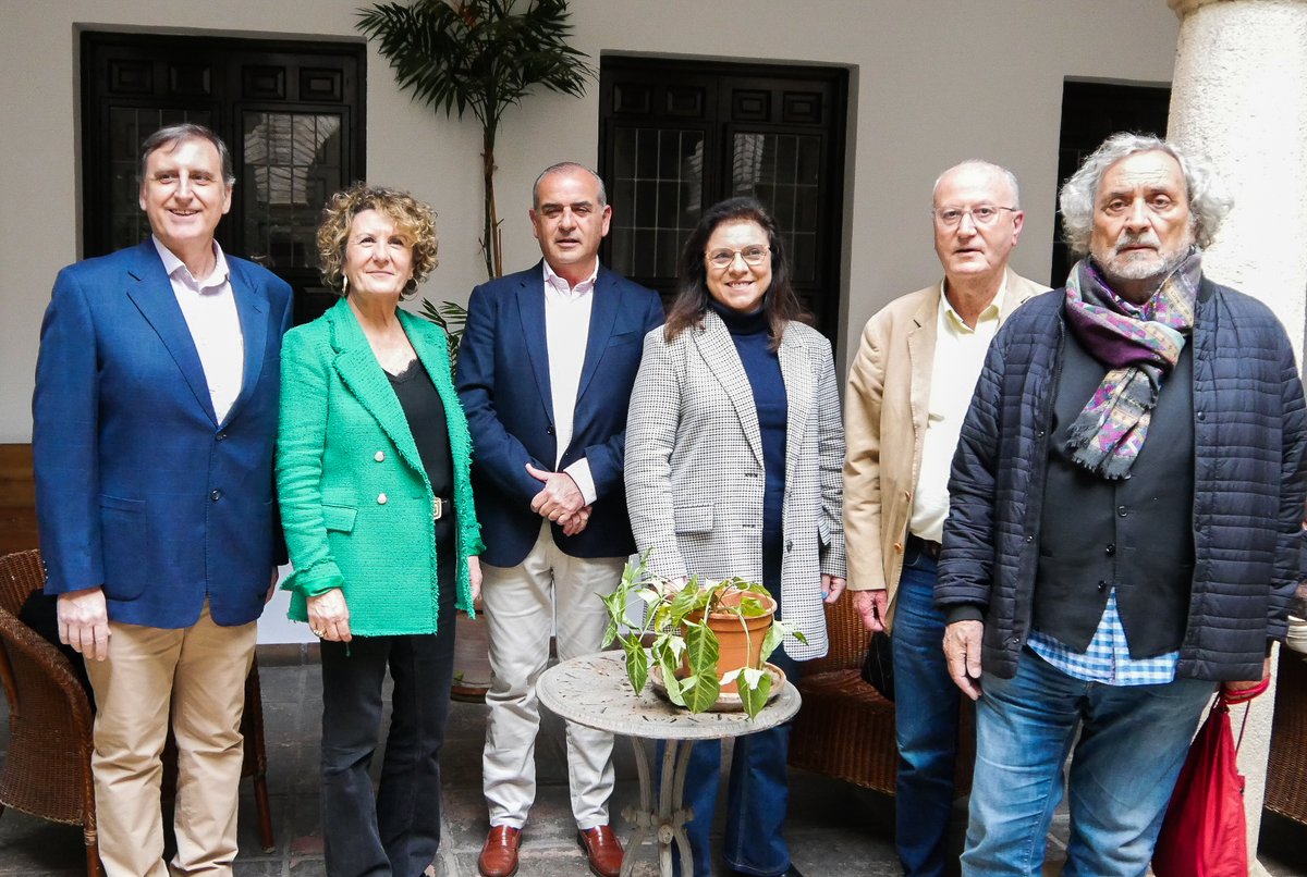 fundacionEMET's tweet photo. 🎞️#40AñosEMET- Inauguración del "Videofórum de Atención e Innovación Social" en la @filmoandalucia.

🤝Gracias a las compañeras y compañeros que participaron en la mesa coloquio sobre #adicciones, así como a las personas asistentes. #FundaciónEMET https://t.co/HrcUg0IHNT