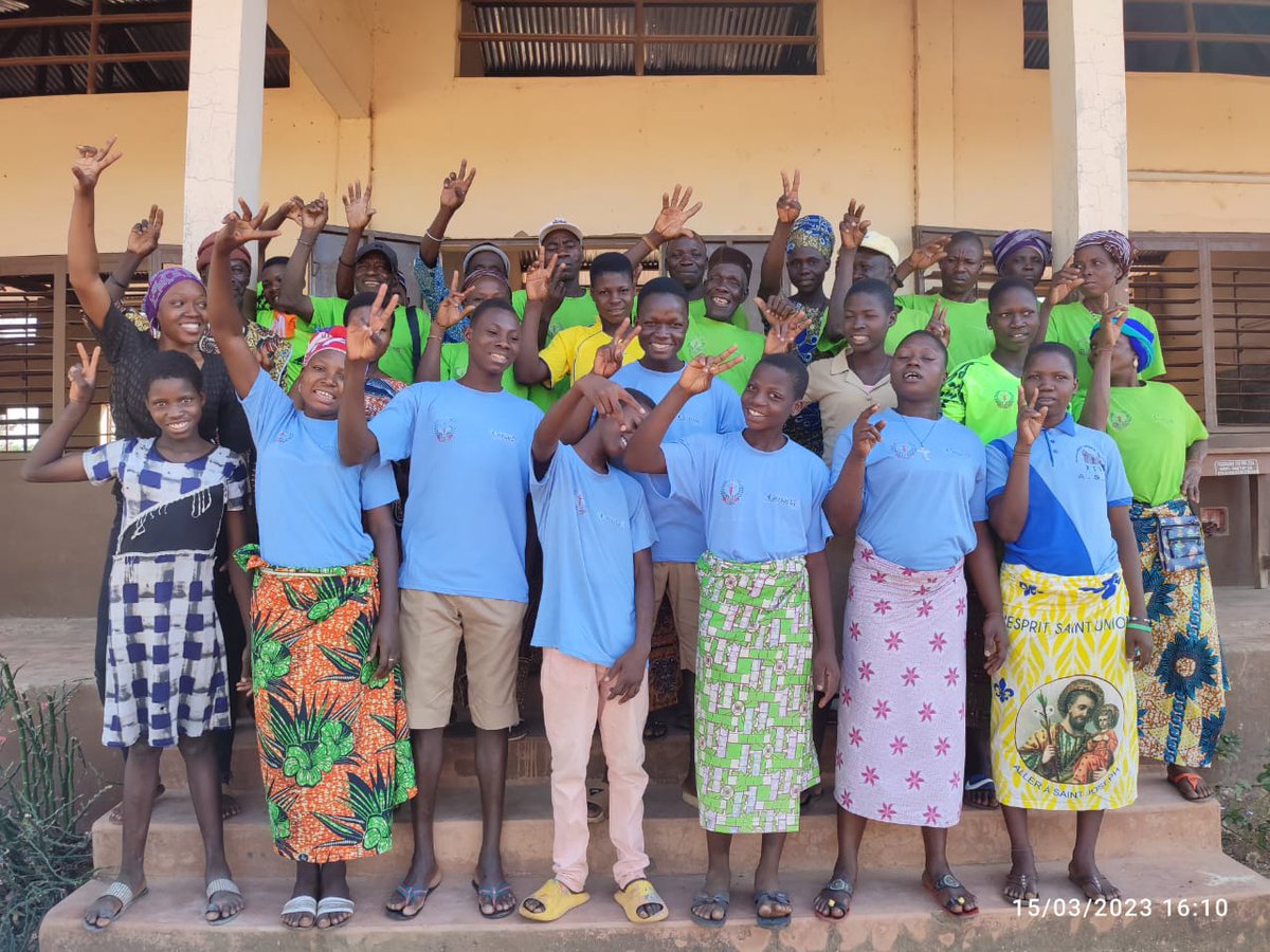 CEDIF_ONG's tweet photo. PROJET PEDF BOUKOMBE
Séance de relecture des activités des Leaders Communautaires et Jeunes Volontaires Engagés
Cette séance organisée par #CEDIF_ONG a permis de faire le bilan semestriel des actions menées pour la lutte contre les #VFF
#DevCanada
#VLF299
#OxfamAuBenin https://t.co/Kk7yd5DYYf