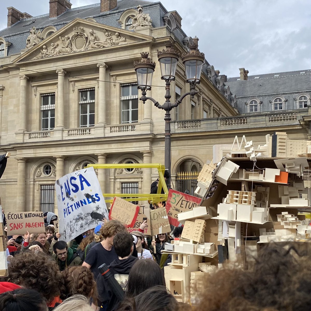 Leaftss's tweet image. ⚠️IMPORTANT⚠️
Les études d’architecture en péril !!
Rt svp

Thread ⬇️
#ensaenlutte #parcoursup #ENSA #architecture