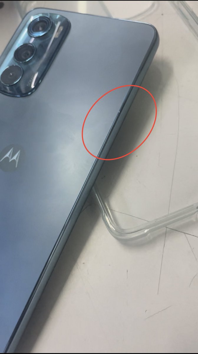 Mahi_Lav05's tweet photo. @MotorolaSupport @motorolaindia  whose fault is this? Manufacturing defect in brand new motorola edge30 which I have purchased last Wednesday from flipkart. Mobile also have auto switched off issues. https://t.co/XWlOCm7lrp