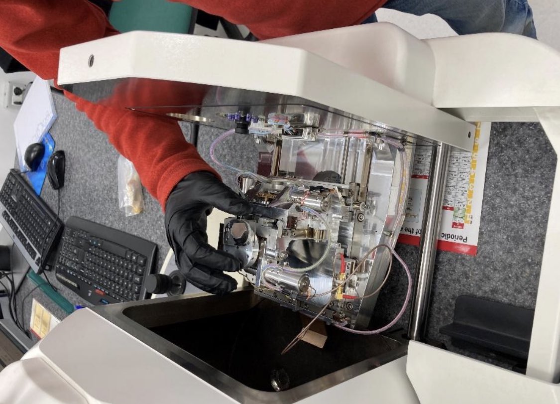 cnr_igag's tweet photo. #News_igag
#Progetto #GeMON effettuate nel #Laboratorio di Microscopia Elettronica e Microanalisi EDS del #cnr_igag sede @SapienzaRoma le analisi al SEM - EDS di 20 campioni di roccia della #Necropoli #Madonna dell’Olivo a #Tuscania
https://t.co/yrpU2prVjQ https://t.co/HnVmJcN2pS