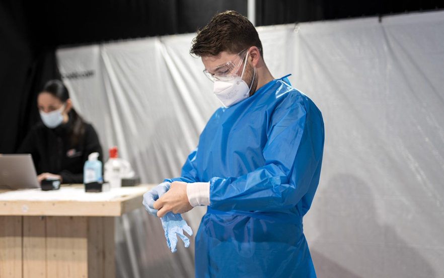 🔐 Laatste testlocatie sluit 

In Velp sluit vandaag de laatste regionale testlocatie. Een (zelf)test bij coronaklachten is niet meer nodig. Wel zijn er adviezen om kwetsbare mensen te beschermen. 

Adviezen zien? Kijk op ➡️ bit.ly/TestenGGDGM

 #GGDGM #corona #coronatest