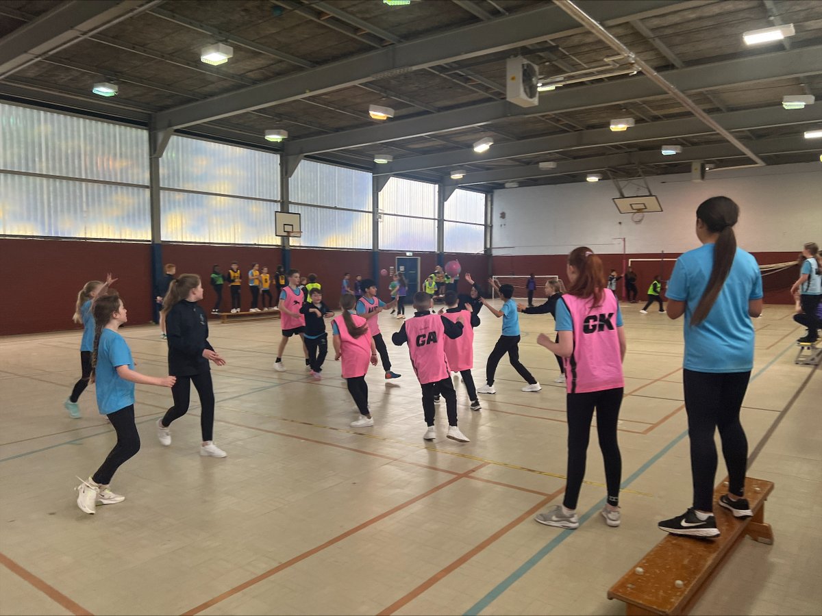HC_Scotland's tweet photo. This week in PE our #HamiltonJ6 and #HamiltonTransitus came together to take part in an interhouse benchball tournament. Mixed teams played in multiple fixtures against the other houses in what was a fun afternoon! Harris house came out victorious #HamiltonConfidence https://t.co/0aoPX1YRuX