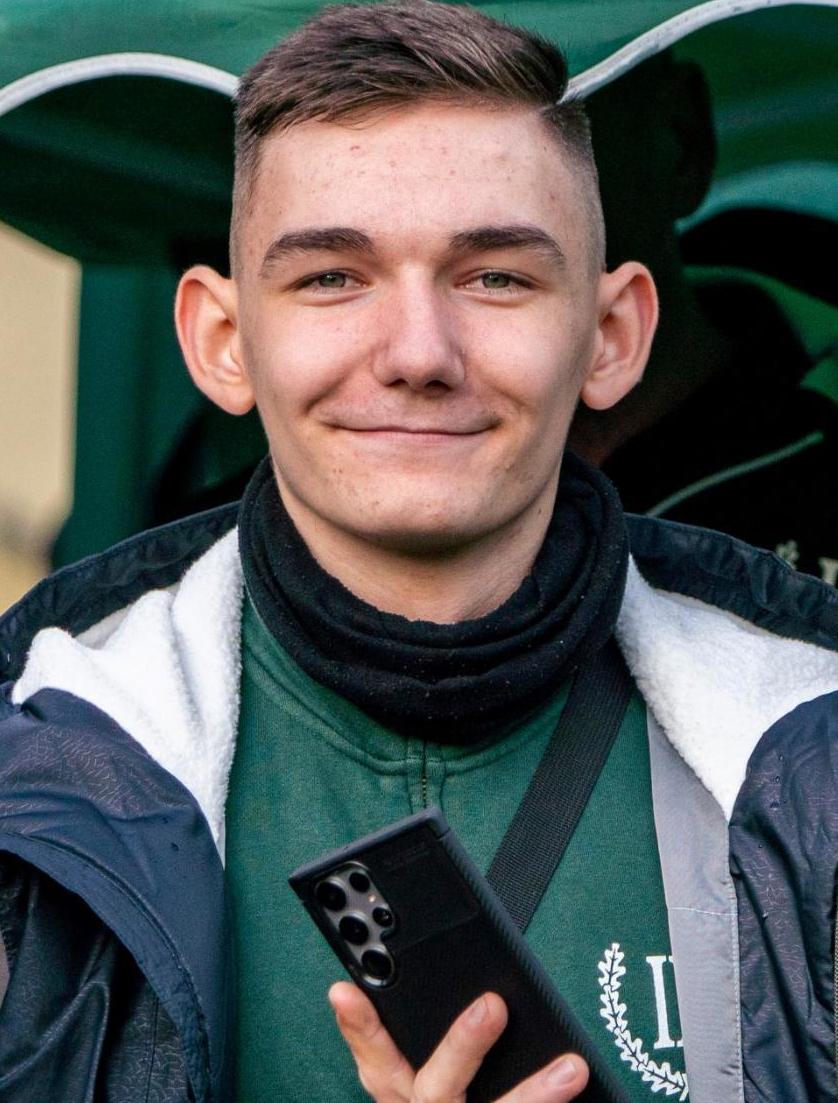 Seit ein paar Jahren versucht sich der III.Weg in #Berlin breiter aufzustellen. Dazu gehört der Aufbau einer Jugendstruktur. Führender Aktivist dieser „Nationalrevolutionären Jugend“ ist der Jung-Nazi #ErikStorch aus #Pankow. #Storch wurde nun geoutet.
➡️de.indymedia.org/node/267834
