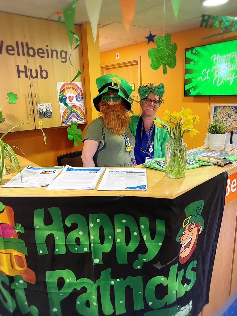 CriticalCareBas's tweet photo. #HappyStPatricksDay2023 #Criticalcare come see us in the #Wellbeing hub 10 to 3pm for a treat! It's everyone's #lucky day today! @MSEHospitals @MSEinclusion @HealthyMeAtMSE @SujaGeorge08 @RachelAlleway @dawnmpatience @JoDenni49144393 https://t.co/B3uQzrrR50