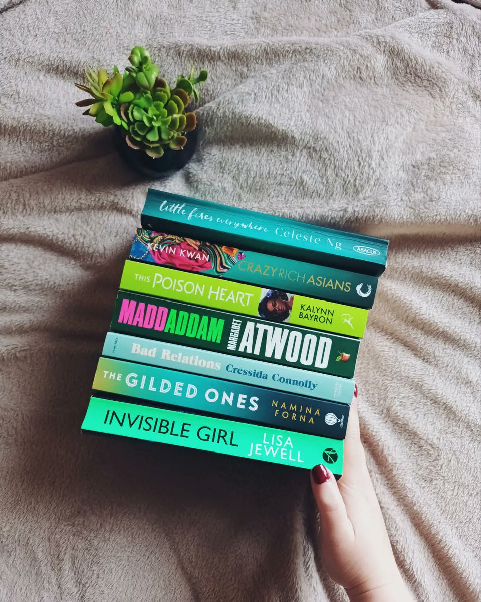 passmeabookplz's tweet photo. ☘ Happy St. Patrick's Day ☘
#HappyStPatricksDay #StPatricksDay2023 #stpaddysday #greenbooks #greenbookstack #Ireland #Irish #bookstagram #BookTwitter https://t.co/uNRXo2arqI