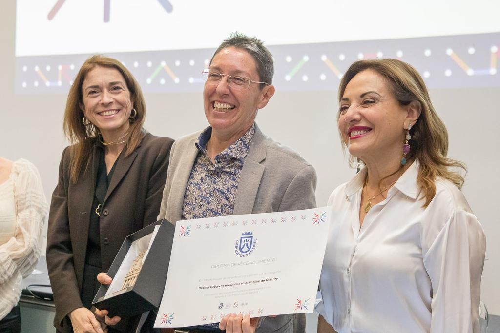 novagob's tweet photo. 🏆 Entrega de los I Premios #TenerifeInnova23 a las buenas prácticas y proyectos de #innovaciónpública.

👏 Enhorabuena @IASS_Tenerife, @santacruz_ayto, @Sinpromi, @webtenerife y @losrealejos por los reconocimientos y al resto por el alto nivel de las candidaturas presentadas. https://t.co/un2pyStV5B