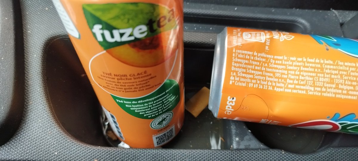 tromey's tweet photo. @renault_fr voici quelques photos montrant l'état déplorable des dernières voitures #zity que j'ai louées. Quel est votre plan qu'on n'ait plus envie de vomir en entrant dans vos voitures ? https://t.co/XEgDF0EY39