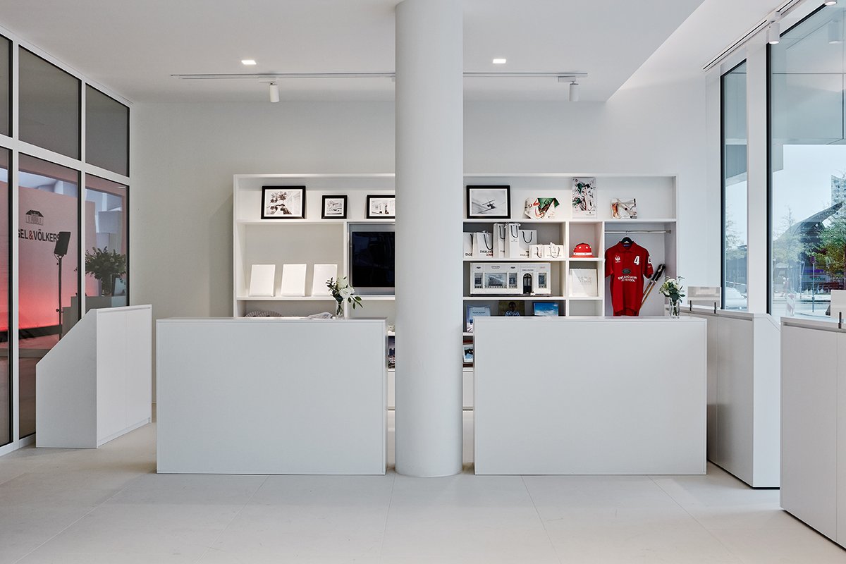MichaelCampea's tweet photo. A look into our Engel &amp; Völkers shop where you can get our GG Magazine, branded tools, polos &amp; bags, model planes, beautiful swag and everything in between. 

Simplicity and elegance. Sometimes you just have to dive into a ... https://t.co/blGPXBX73m https://t.co/cAUZ8lSz6I