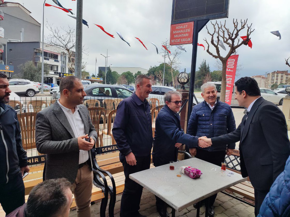 akpartidenizli's tweet photo. İl Başkanımız Sayın Yücel Güngör ve yönetim kurulu üyelerimiz, Adalet Mahallesi Muhtarı Nevzat Kavlak Bey’in şehitlerimiz için düzenlemiş olduğu lokma hayrına katılarak vatandaşlarımızla bir araya geldiler.

Mevla, yapılmış olan hayır ve hasenatı kabul eylesin. https://t.co/yqtaAc0Lqf