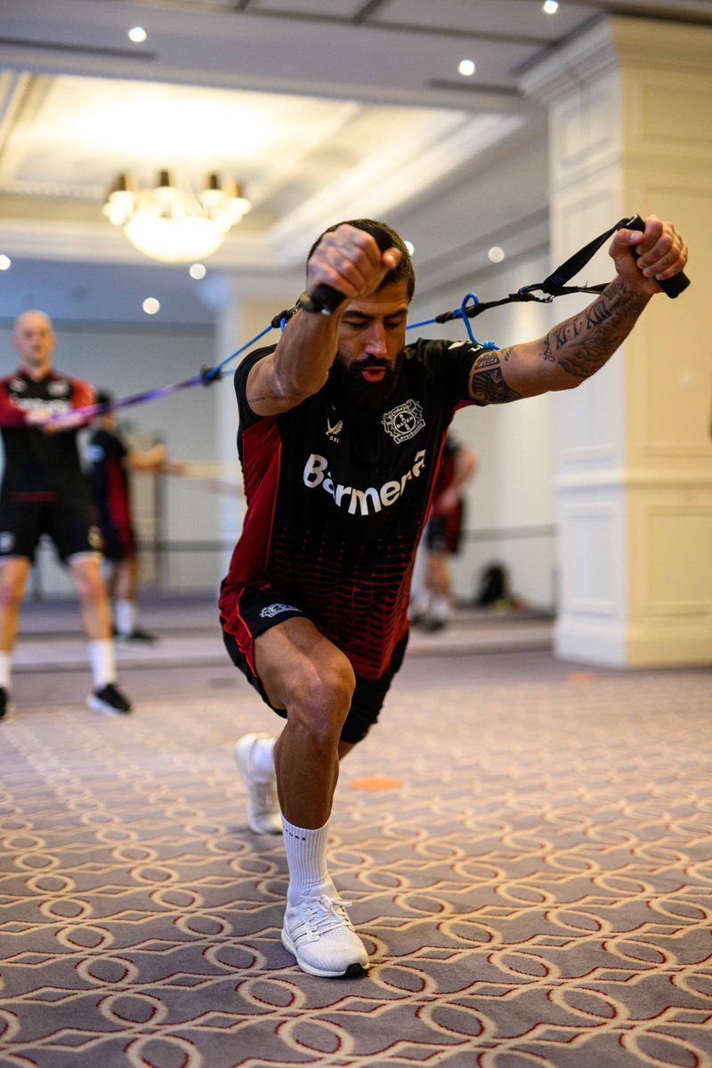 bayer04fussball's tweet photo. 🏋️ Im Hotel hat die #Werkself noch eine Mobilisierungs-Einheit absolviert. Jetzt geht’s zum Flughafen und dann zurück nach Leverkusen. 🛫👋
🔙 #FTCB04 | #UEL | #Bayer04 https://t.co/Nrm1GWg0Kr