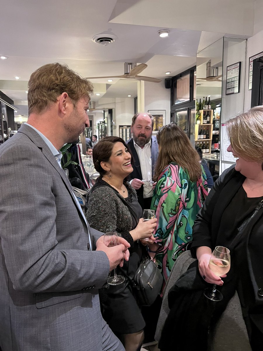 Semaine entre rencontres avec les confrères et formation, #vousetreutiles avec <a href="/FlorentLoyseau/">Florent Loyseau de Grandmaison</a> c'est échanger avec vous sur tous les sujets. Merci à vous pour votre accueil et votre soutien ! Ensemble nous pouvons construire un Ordre au service des avocats.