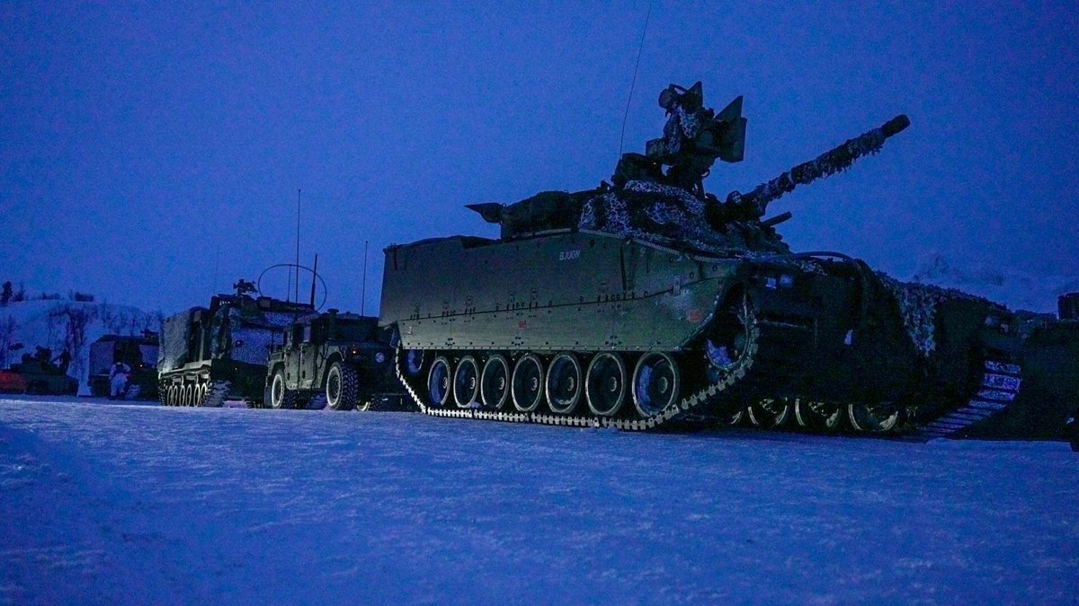 USArmyEURAF's tweet photo. Friends, did you know that #ArcticForge 23 is in full swing right now? It's taking place in Norway where @USArmy #Soldiers with 1-6 FAR, @41stFAB, among other @NATO #allies & partners, are conducting cold-weather #training, & mastering skills needed to fight in the #Arctic. https://t.co/2sID0osoWc
