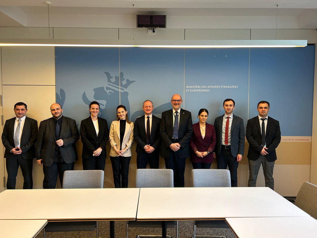 GeorgiaInEU's tweet photo. Within its visit to #Luxembourg🇱🇺, #Georgia's gov/parl delegation met w/@alaindm61, @jlouthill, @VeroDockendorf, @TomReisen from @MFA_Lu & Claude Faber from @gouv_lu l.
Sides discussed state of addressing EC's 12 Steps, granting #CandidateStatus to🇬🇪 & its #EU🇪🇺accession process. https://t.co/fOH4HMHm3C