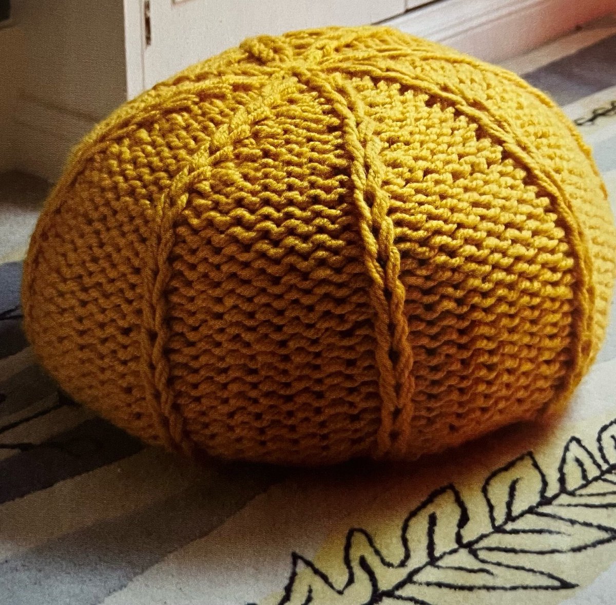 DDCrochetDesign's tweet photo. Large Knitted Oversized Floor Cushion Knitting Pattern #knitting #knit #sewing #elevenseshour #weekend #wip #magic #homely #quickknit #pouffe #oversized #yarn #floorcushion #cushion https://t.co/Tdae3DkUrk https://t.co/Jrhh8XvjgT