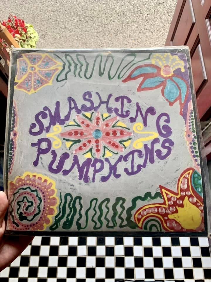 5/17 St. Patrick's Day☘️開店してます　お誕生日はBilly Corganなど🎂 14年のアルバム以降から好きな労働者階級の味方 “Sleaford Mods”  昨日やっと封を切った新譜 1発目から痺れる🔥今回Perry Farrell, Dave Navarro, Florence Shaw(Dry Cleaning)が参加 それと関係なく待った甲斐があったほどイイ🔥