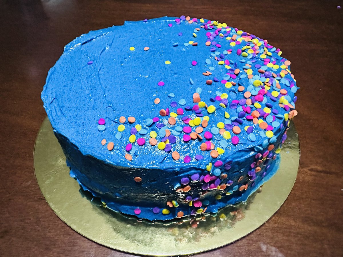tawtbubble's tweet photo. I should stop agreeing to colored cake requests 😂… but here it is! My very first cake. 🎂

PS: Nagets ko bigla si Hagrid kung bakit ganun itsura ng cake ni Harry 😂 https://t.co/qw77DwKoSm