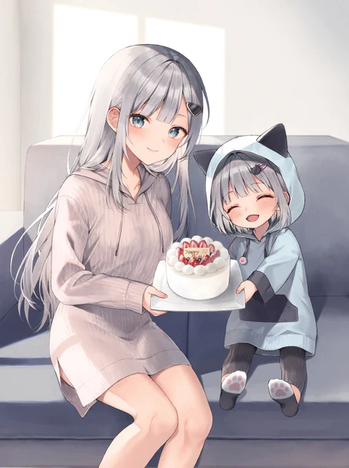 誕生日を祝ってくれる美人姉妹 