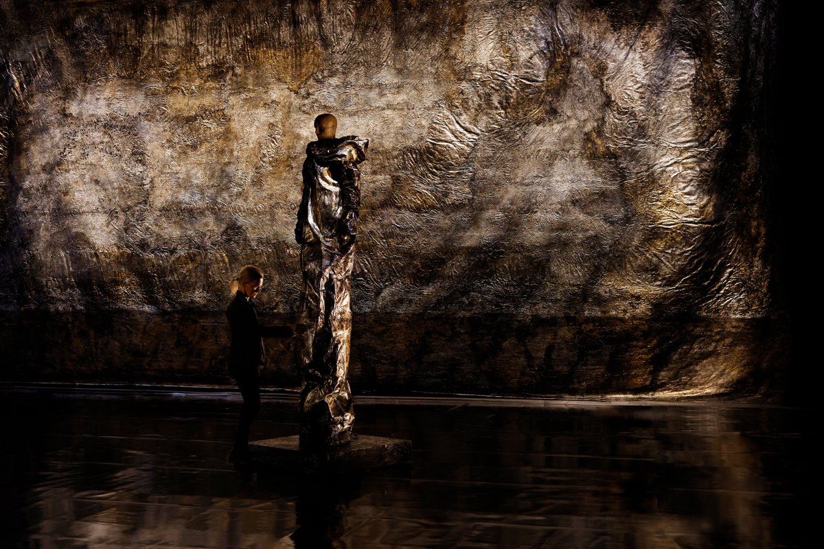 jbucherjaeger's tweet photo. Installation de la scénographie d'#EviKeller pour l'Opéra de Purcell Didon et Énée - #Première ce soir
#operaroyal #versailles 17-19 mars, 2023
@BlancaLiOficial @lesartsflo @CVSpectacles
#artpress #emmanueldayde
https://t.co/U5mXUA4fV2 https://t.co/HxCjNjOAIR