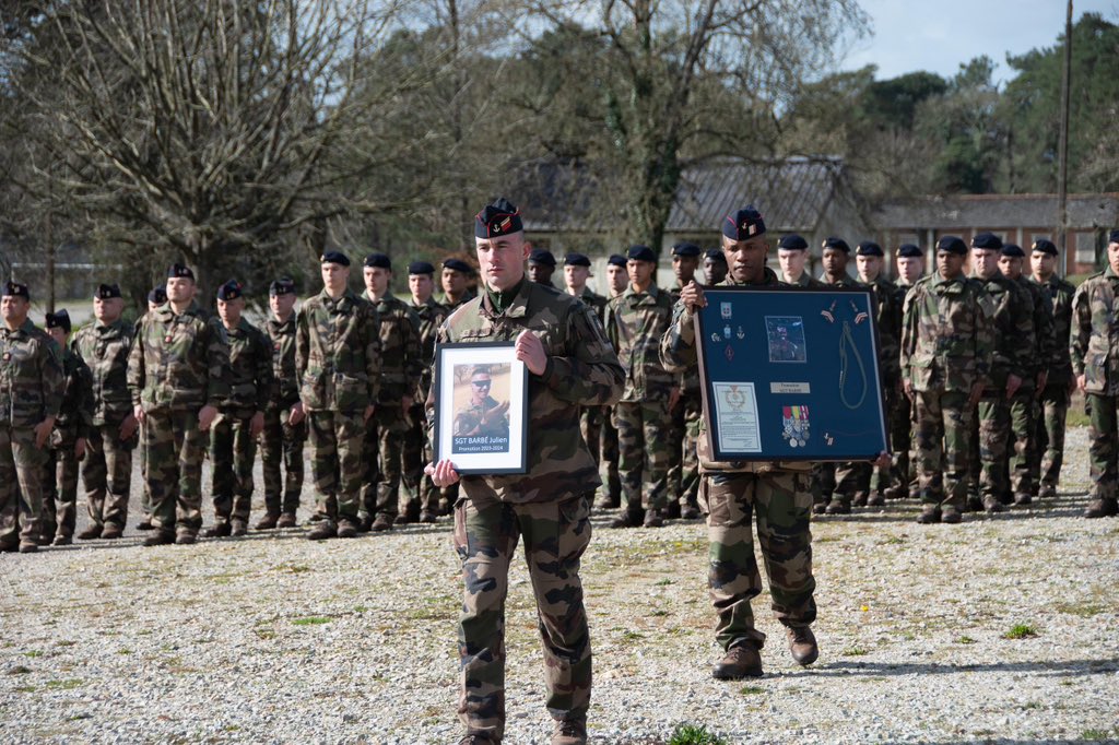 9_BIMa_AdT's tweet photo. 1/2- 1re cohorte 2023 de jeunes engagés des CFIM de la 9 baptisée du nom de son illustre parrain le sgt Julien Barbé, sapeur de marine exemplaire qui « a fait le choix de servir la 🇫🇷 » et « a vécu avec enthousiasme sa vie de soldat, jusqu’au sacrifice suprême » #6_RG https://t.co/n2nB4U2m2r