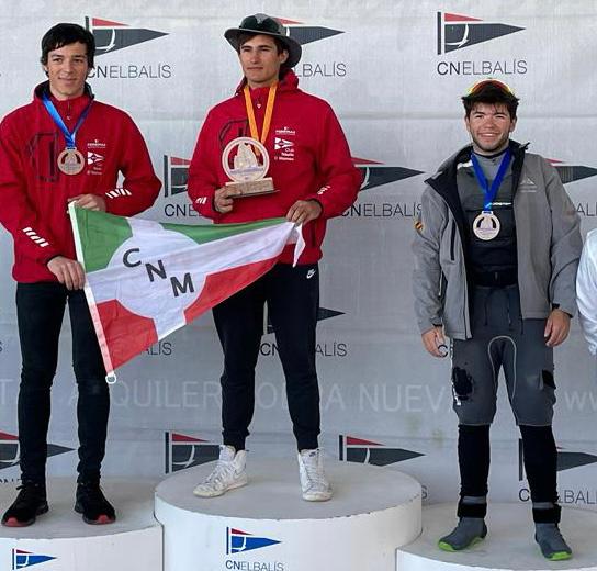 Emma Collins es penja la plata femenina i Miquel Palamares es Penja el Bronze en la categoria Sub 20 en el Campionat de Catalunya de la classe Europa celebrat en aigües del Club Nàutic el Balis.