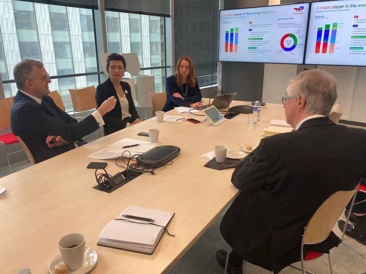 PrifWeinidog's tweet image. A productive morning in Paris before the launch of #WalesinFrance this afternoon.

Fantastic opportunity to discuss Wales’ potential in key markets, including cyber security and marine renewables, and future cooperation. 

Diolch @thalesgroup @TotalEnergies