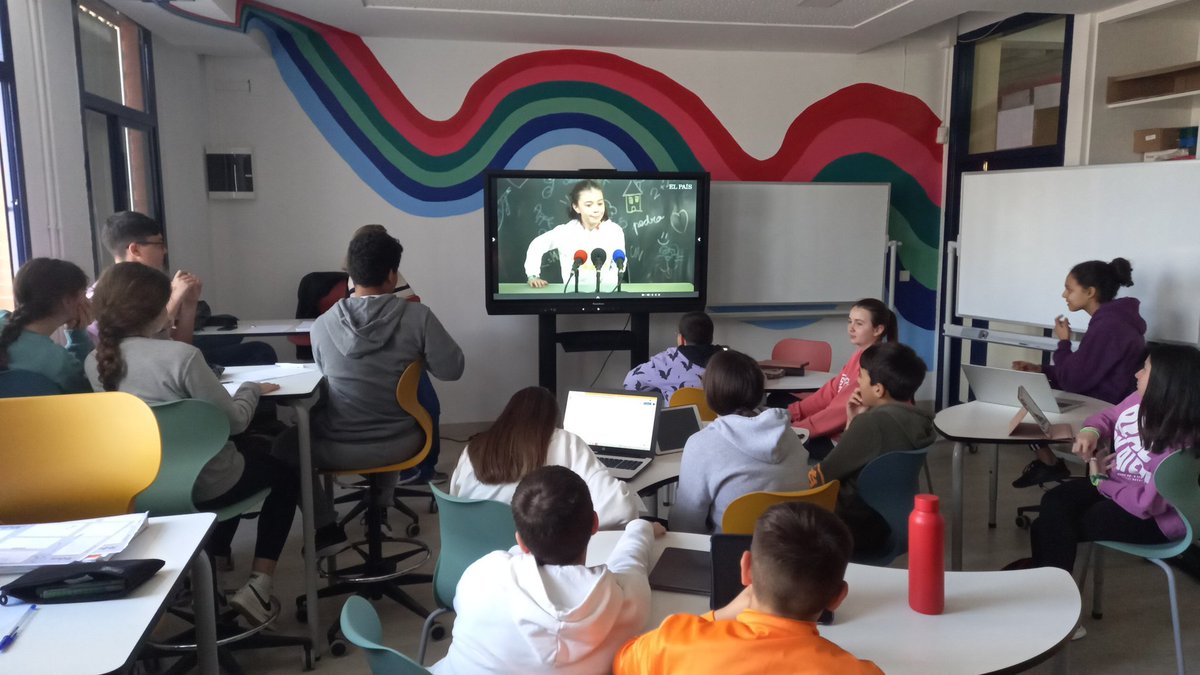 iespabloolavide's tweet photo. Hoy desarrollamos la segunda sesión de #Desenreda en el programa @ComunicApro_  @TDE_Andalucia_ @EducaAnd  Si la primera era para abordar las noticias y las #facenews , hoy toca el uso de la información en redes sociales https://t.co/nWqsRK1vOb