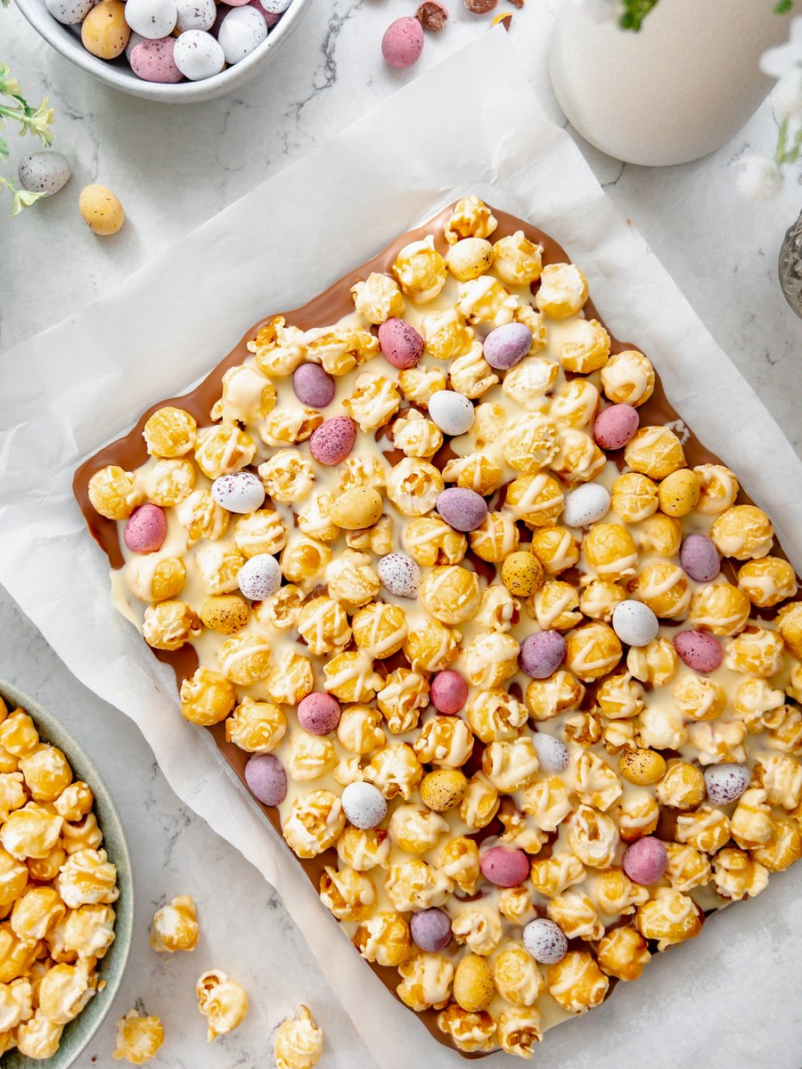 togethertoeat's tweet photo. This milk and white chocolate bark studded with toffee popcorn and Mini Eggs makes the perfect Easter treat. It’s also a great recipe to get the kids baking. https://t.co/vPAmNLphFg #recipes #minieggs #easter https://t.co/QgsBY4nrxF