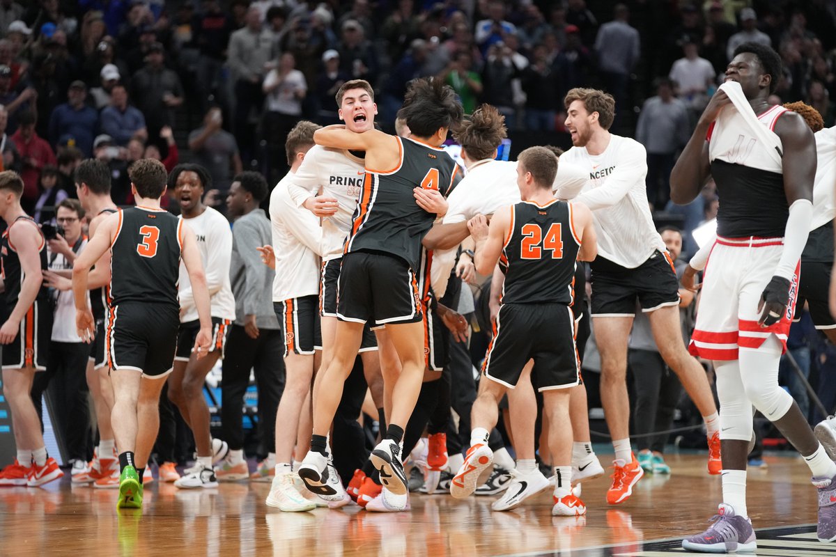 thescorechicago's tweet image. Extra Point time as @mullyhaugh  pivot back to #MarchMadness  #bracketbusters 

Listen 670theScore.com/listen