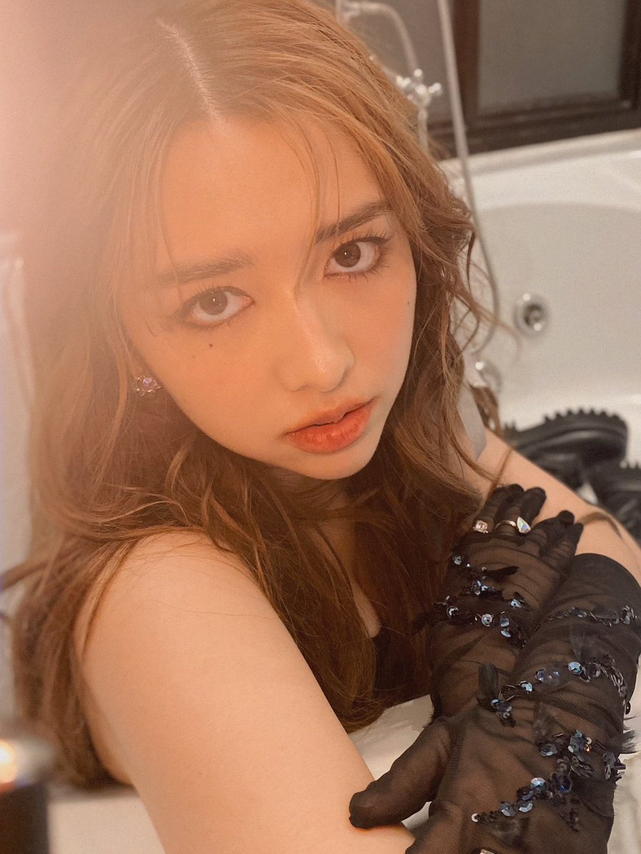 Janemiiiiiiii's tweet photo. น้องเขาสวยมากนะคะ สวยแบบนี้ต้องมีแล้ว Mini-Photobook ของน้องเขา สั่งกันได้ค่า 🤣

https://t.co/Yfk9LT4dMt https://t.co/QvXNjqeVtx