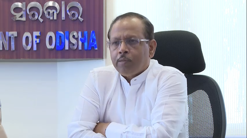 NandighoshaTV's tweet photo. ରାଜ୍ୟରେ ପେଟ୍ରୋଲ, ଡିଜେଲ ଚାହିଦା ଅନୁସାରେ ମହଜୁଦ ଅଛି । ଅତ୍ୟାବଶ୍ୟକ ସାମଗ୍ରୀ ସ୍ଥିତିରେ ସୁଧାର ଆସିଛି । କଳାବଜାରୀକୁ ପ୍ରଶୟ ଦିଆଯିବନି । ରାଜ୍ୟବାସୀ ବ୍ୟତିବ୍ୟସ୍ତ ନହେବାକୁ ପରାମର୍ଶ ଦେଲେ ମୁଖ୍ୟ ଶାସନ ସଚିବ ପ୍ରଦୀପ କୁମାର ଜେନା ।
#PradeepJena #CSOdisha #DriversProtest #Apeal #NandighoshaTV https://t.co/OcbOwZon12