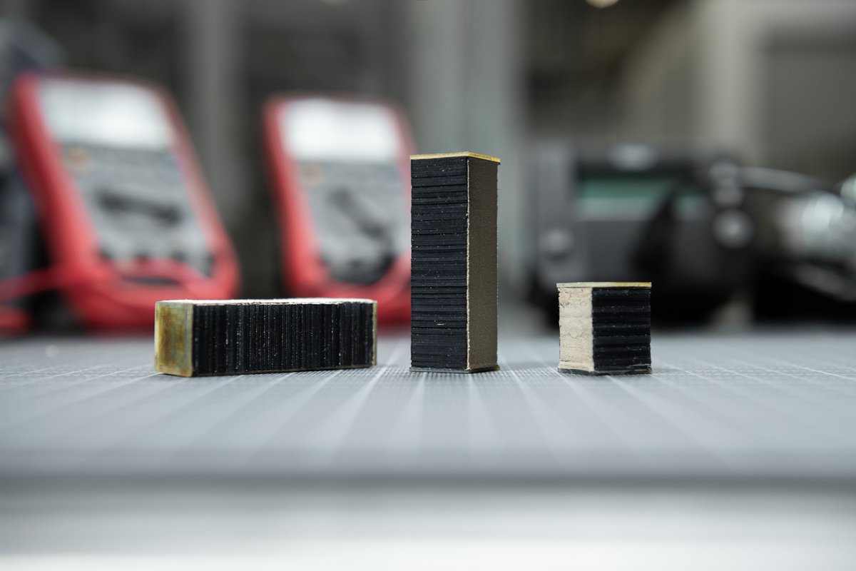 Empa_CH's tweet photo. Erfolgsgeschichte CTsystems: neuartige Stapelaktoren mit elektroaktiven Polymeren.
➡️https://t.co/ZLucneiKOu
#ctsystems #polymere #successstory @DatwylerGroup https://t.co/xIgeXhj6ut