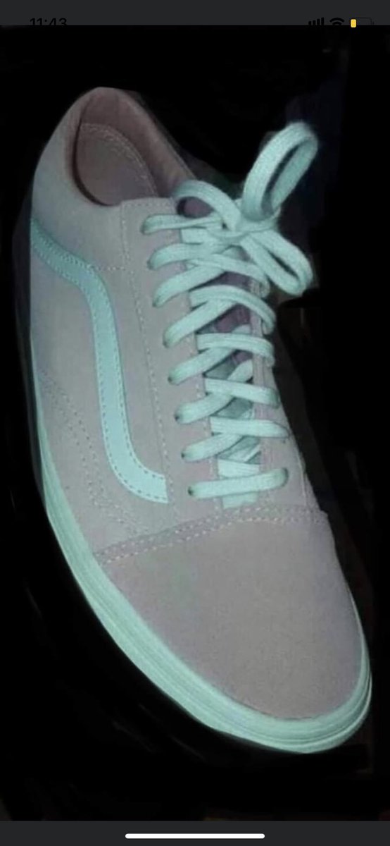 conycamelo's tweet photo. De que colores ven estos tennis? https://t.co/GUrzY4U17A