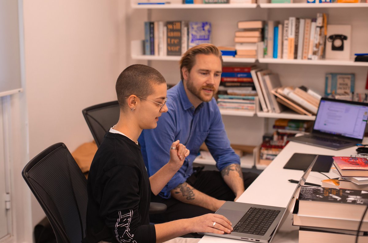 penguinukjobs's tweet photo. Save the date! Applications for our randomly-selected work experience placements taking place in May-July open on 3rd April 🧑‍💻

All placements are 2 weeks, paid, and open to people aged 18+. Find out more >> https://t.co/LnjvsAQ6fP

#publishing #workinpublishing #workexperience https://t.co/AGzHrf3WFv