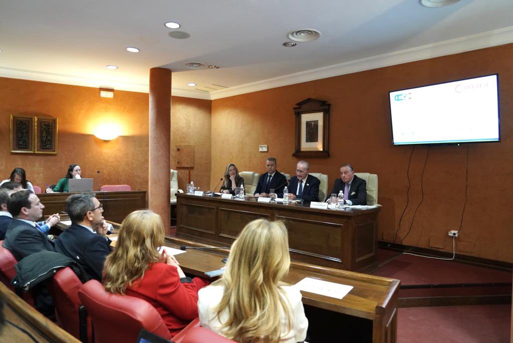 malaga's tweet photo. El alcalde, @pacodelatorrep, ha asistido a la inauguración del Foro Empresarial Brasil-Andalucía, junto a la edil de Promoción de la Ciudad, @rsanchezmlg, el @EmbBrasilEspana, Leite Ribeiro; la presidenta de @CamaraBr_Esp, Trinidad Jiménez, y Juan José Delgado de @estrellagalicia https://t.co/7Zgk8jxtlc