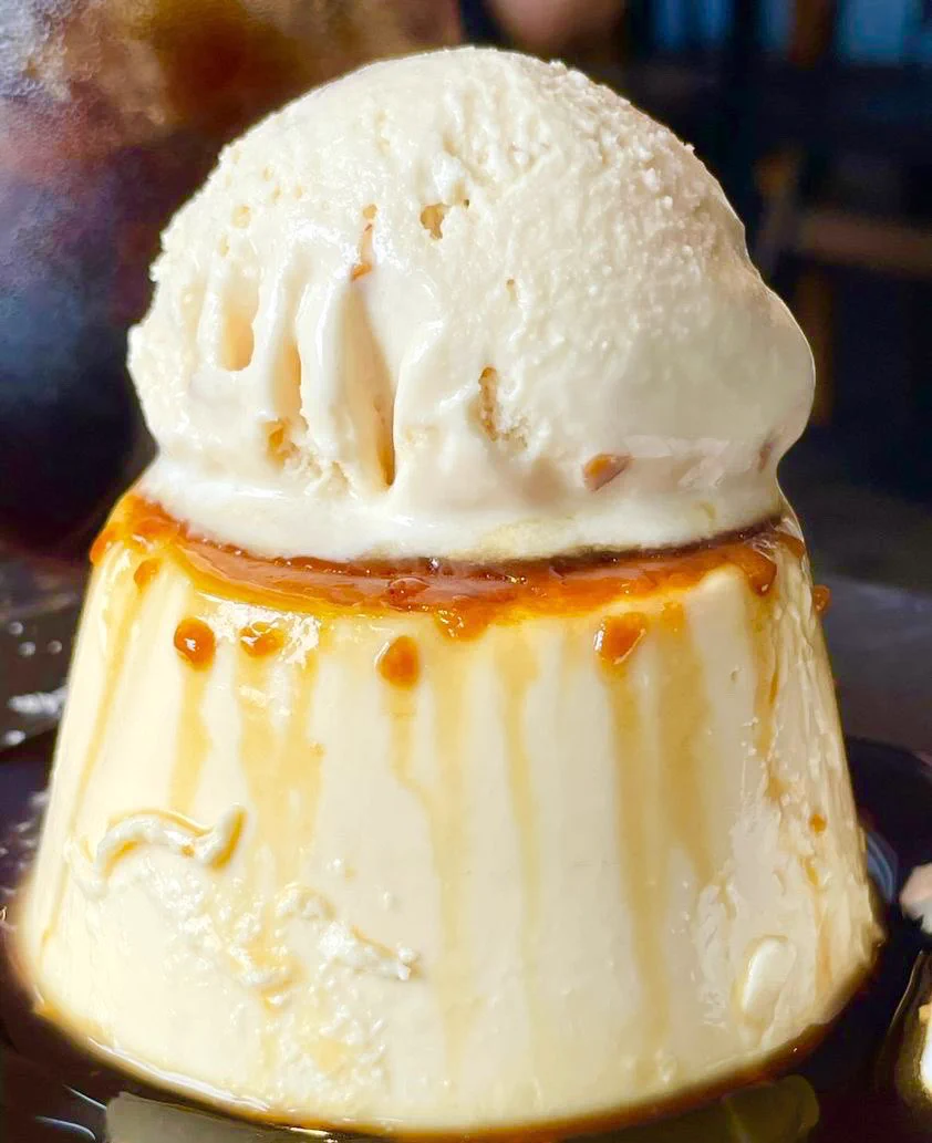 「TETO-TEO」のプリンはなんと表面をバーナーで炙ってくれるぞ‼