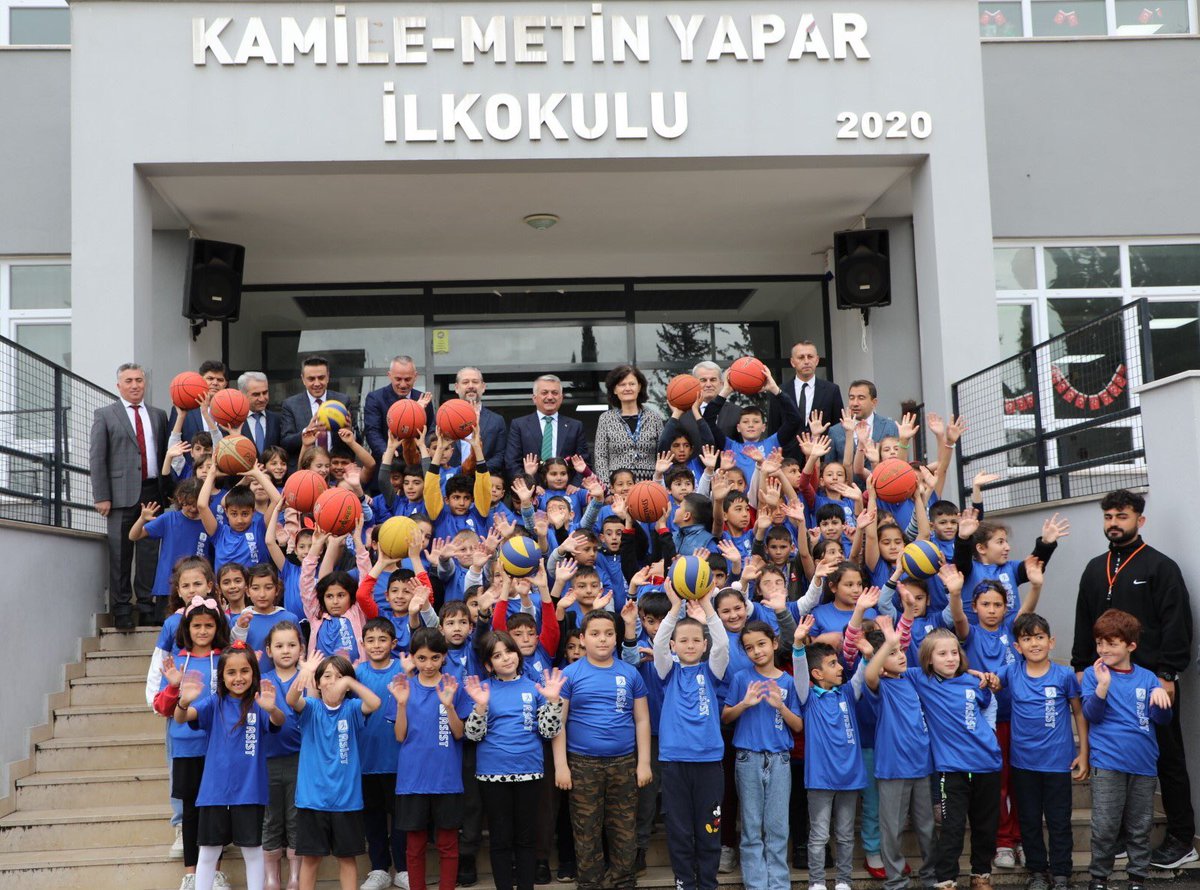 kamile_yapar's tweet photo. ASİST projesi kapsamında sayın valimiz Ersin YAZICI , il müdürümüz sayın dr. Emre ÇALIŞKAN, sayın Kepez kaymakamı Nusret ŞAHİN ve ilçe milli eğitim müdürü sayın Kenan YAVUZ  okulumuzu ziyaret etti.Ziyaretlerinden dolayı çok teşekkür ederiz. https://t.co/JIDVnvsAmD