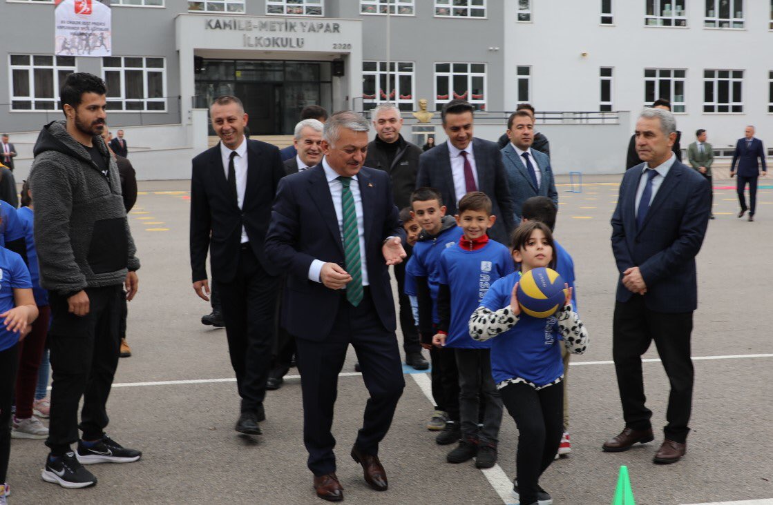 kamile_yapar's tweet photo. ASİST projesi kapsamında sayın valimiz Ersin YAZICI , il müdürümüz sayın dr. Emre ÇALIŞKAN, sayın Kepez kaymakamı Nusret ŞAHİN ve ilçe milli eğitim müdürü sayın Kenan YAVUZ  okulumuzu ziyaret etti.Ziyaretlerinden dolayı çok teşekkür ederiz. https://t.co/JIDVnvsAmD