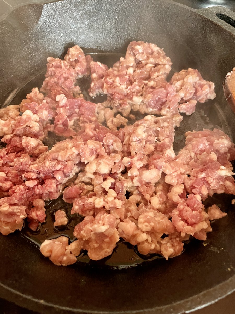 orsolya_health's tweet photo. I often like simple meals, like this ground #Mangalica meat with a 30% #fat content, fried in my #castironpan with quite a bit of salt and a bit of pepper. #localmeat #highfatmeal #animalfat #ketogenicdiet #ketosis #wholefood https://t.co/KcRH9mz5wp