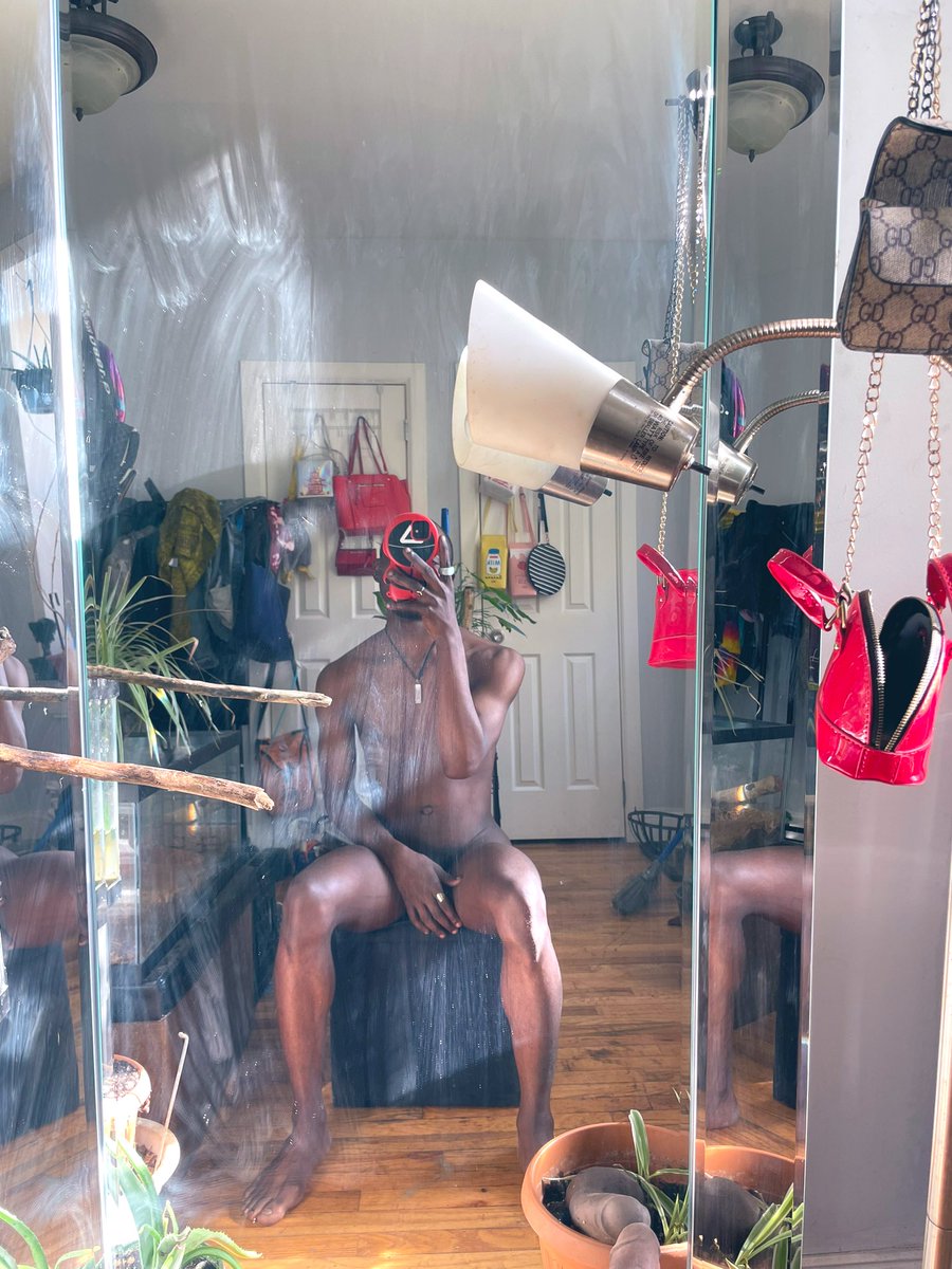 AdventrueG's tweet photo. Something I really don’t like is when guys put me on the Social Media ummm discretion please like N|££@ I’m not seeing you again after today. 
#melanin #selfie #mirrorselfie #brownskin #manofcolor https://t.co/a63TNhYriq