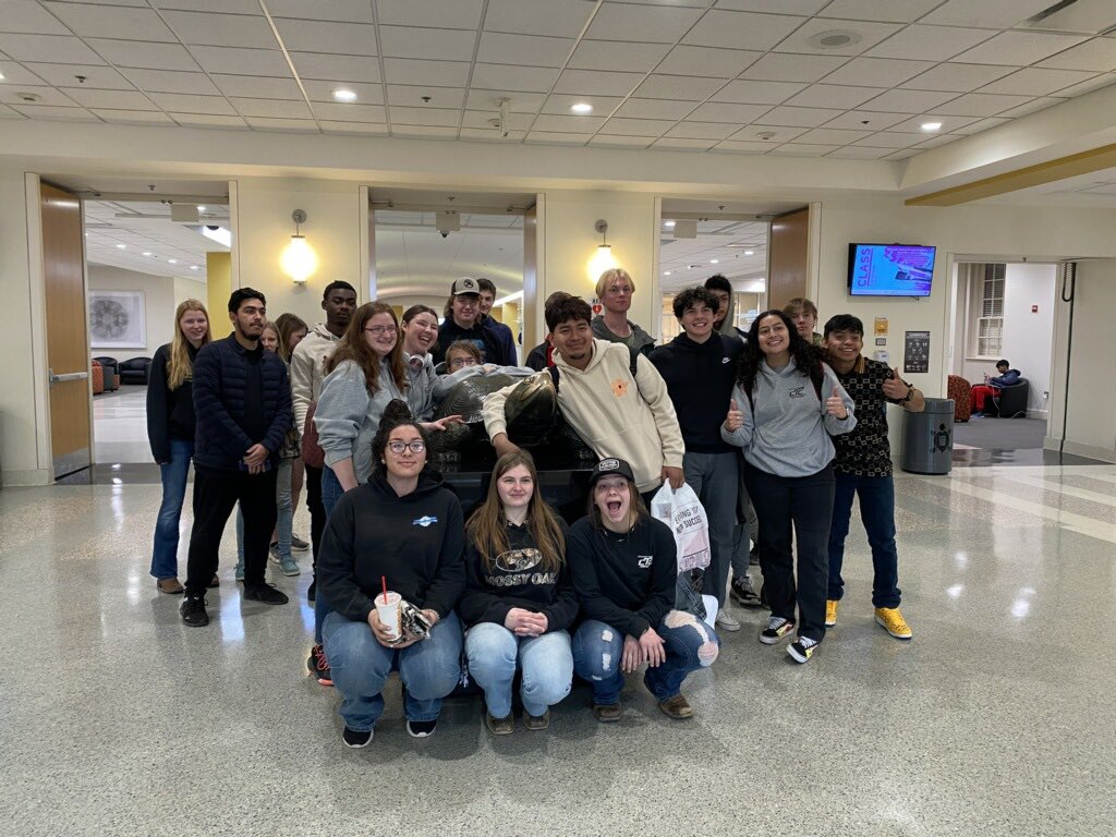 MiddletownFFA's tweet photo. Students visited the @iaa_umd today.  They got to tour the landscape architecture, animal science and plant science programs and facilities.          #fcpscte https://t.co/h9EiKCo4Jj